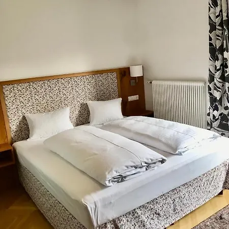 Zimmer & Appartements In Der Gamlitzerstrasse Lägenhet