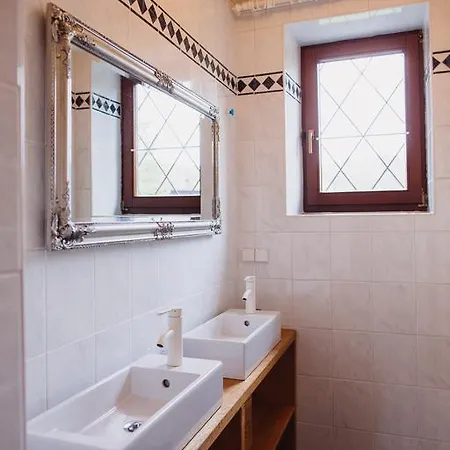 Zimmer & Appartements In Der Gamlitzerstrasse * Ehrenhausen